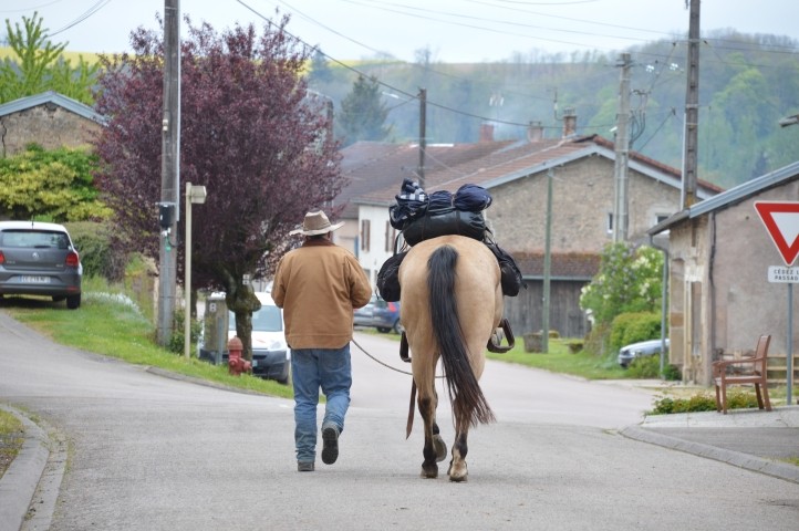 Wanderreiter auf dem Weg nach Paris