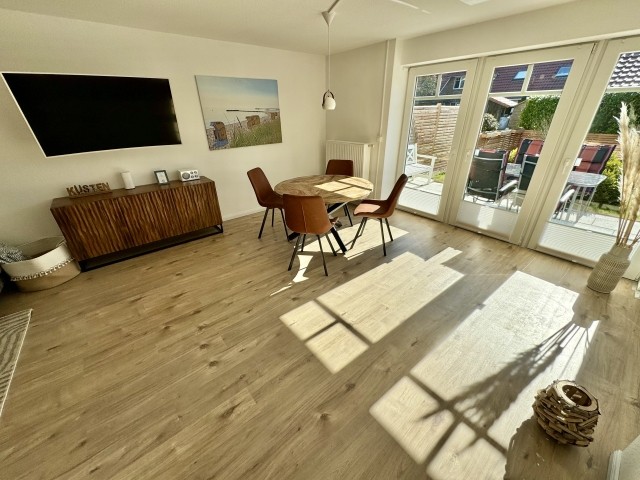 Wohnzimmer (Smart-TV in alle Richtungen schwenkbar)