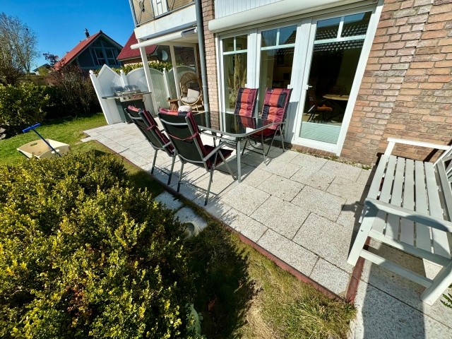 großzüge Gartenmöbel