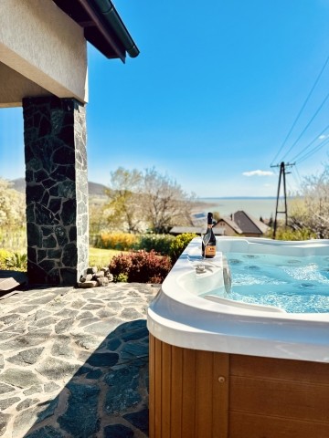 Jacuzzi mit Seeblick