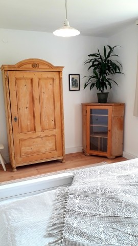Das  Schlafzimmer - mit Blick in den Garten