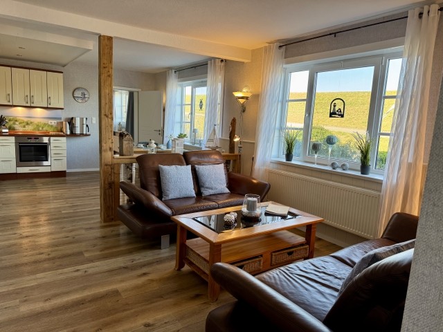 Wohnzimmer mit Blick zur Küche