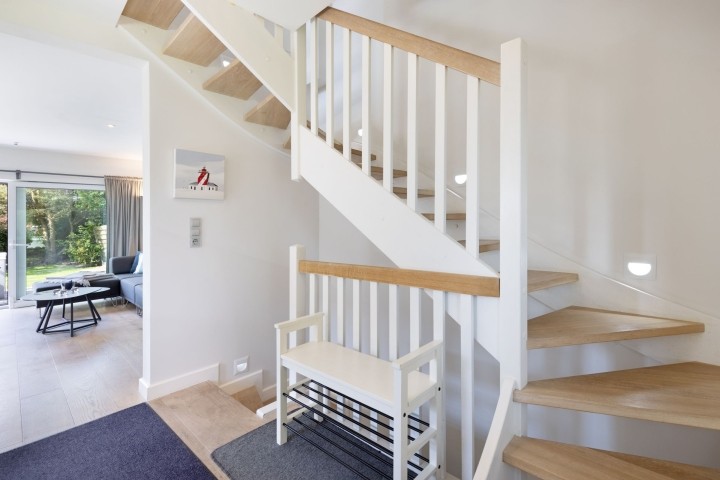Flur EG und Treppe