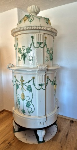 Historischer Kachelofen- aber nur zum gucken....