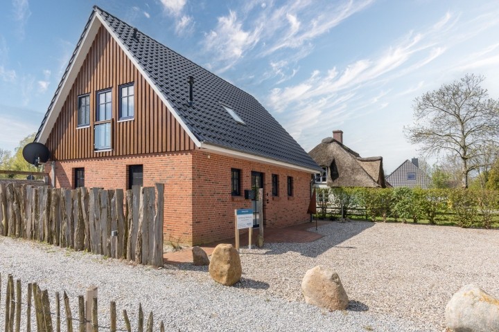 Parkplätze vor dem Haus