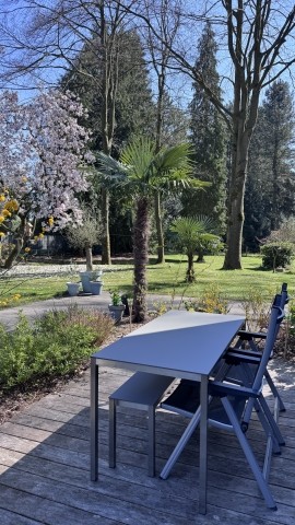 Terrasse mit Blick in den Garten