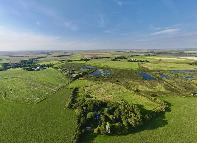 Im Landeanflug...;-) Hof, Wiesenlandschaft, Vogelschutzgebiet und endlose Weite