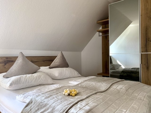 Schalfimmer mit Kleiderschrank