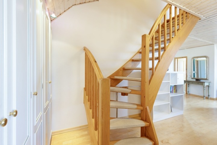 Flur und Treppe