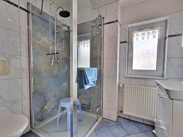 Tageslicht-Bad mit DU/WC