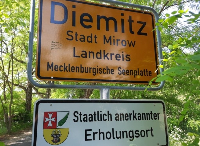 Ortseingangsschild Diemitz