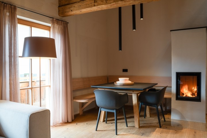 Essbereich mit Kamin
