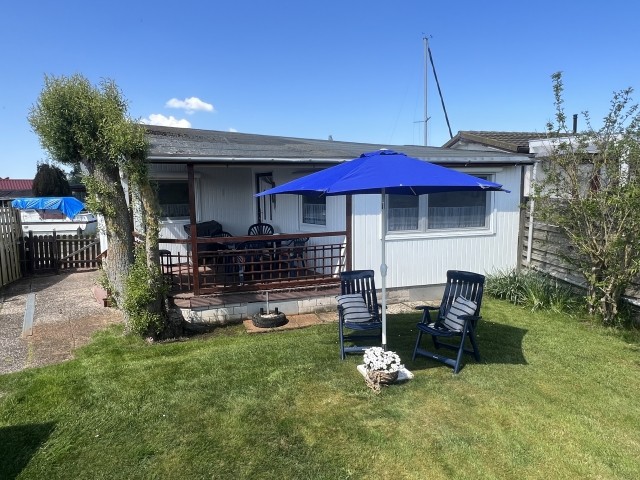freistehendes Chalet mit Garten und Bootssteg