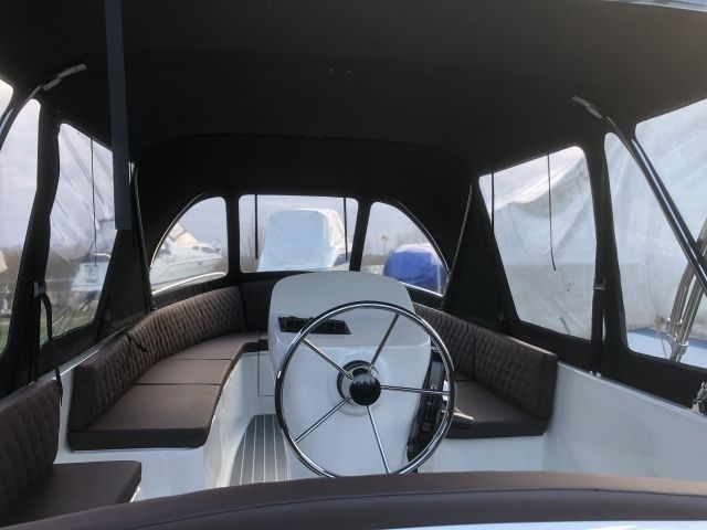 Das Motorboot von innen