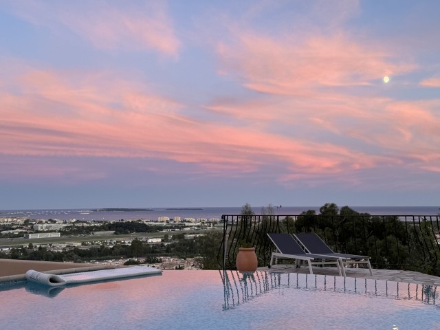 Abendstimmung am Pool