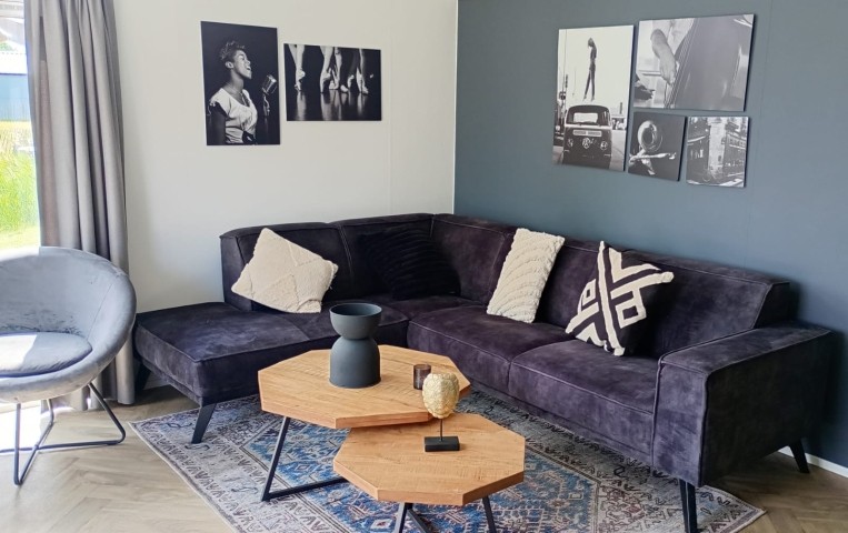 mit L-Couch im Wohnzimmer