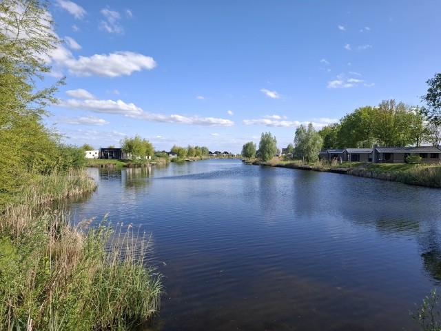 direkt am Wasserlauf des Parks