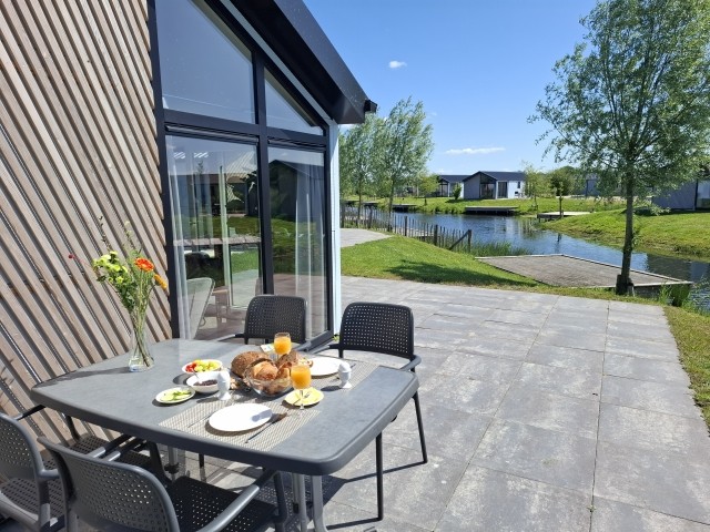 und sonniger Terrasse