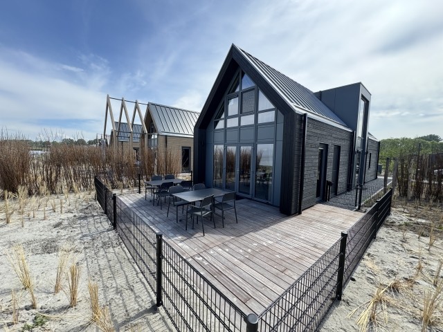 Unser BeachHouse Deck Acht direkt am IJsselmeer