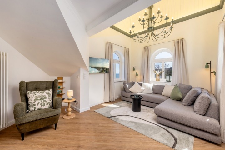 Wohnzimmer mit gemütlicher Sitzlandschaft.