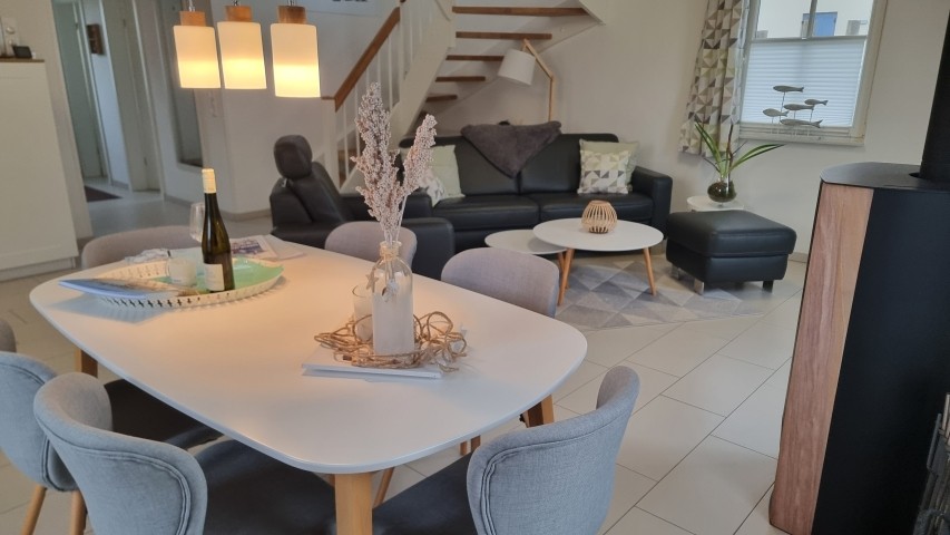 Wohnzimmer mit Essplatz