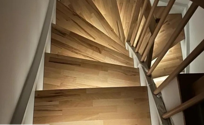 beleuchtete Treppe