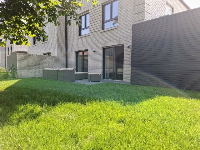 Gartenansicht mit Terrasse