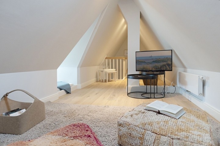 Zusätzlicher Fernsehraum/ Aufenthaltsraum im DG