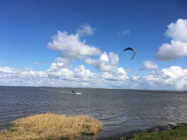 Kitesurfer