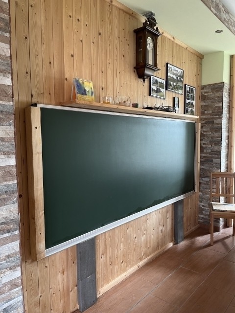 Tafel im Gemeinschaftsraum