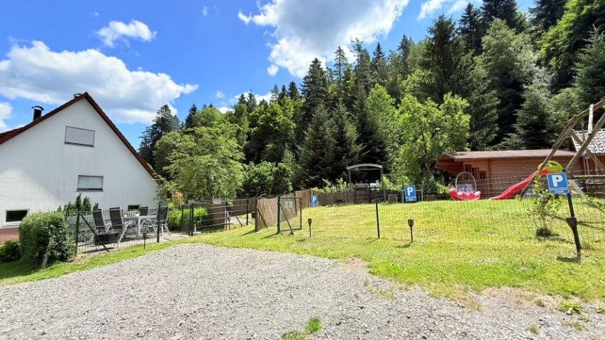Garten mit Parkplätze