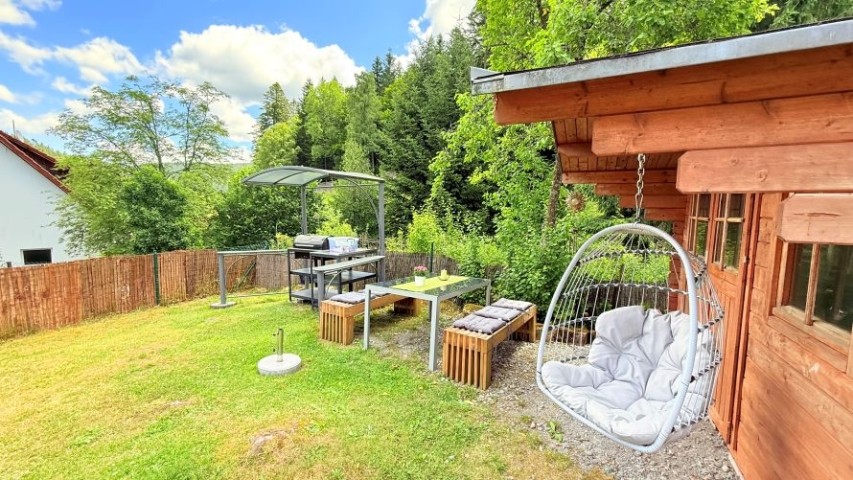 Garten mit Spielplatz, BBQ Gartenhaus