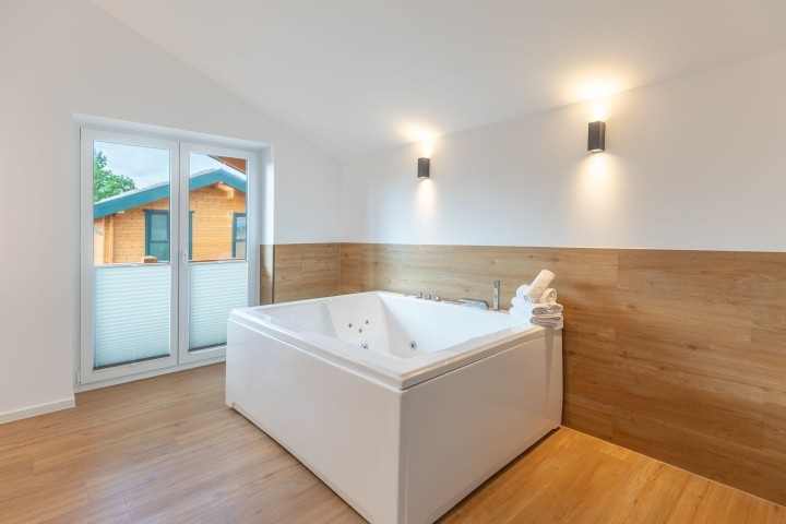 Huus Eekboom- großes Badezimmer mit Whirlpool Huus Eekboom- großes Badezimmer mit Whirlpool