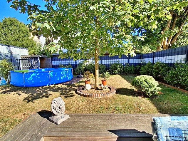 Garten / eingezäuntes Grundstück
