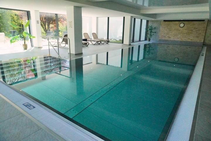Schwimmbad im Haus