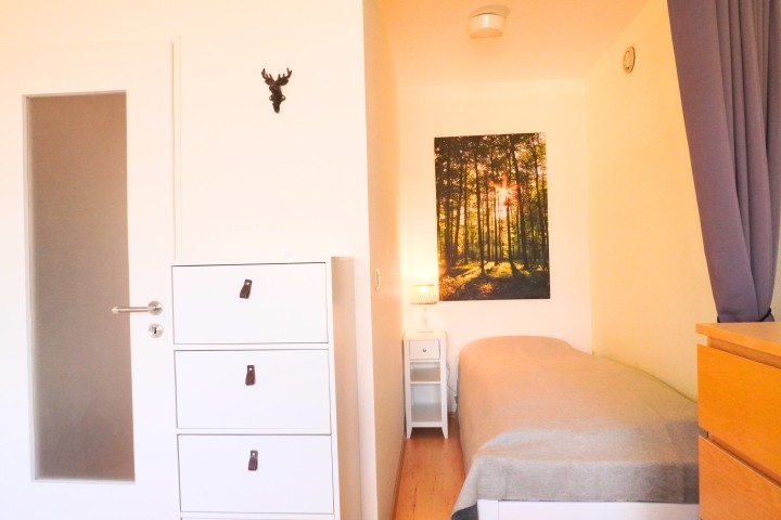 Erstes Schlafzimmer (ein Doppelbett   ein Einzelbett)