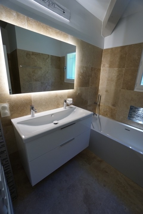 Badezimmer des Himmelbettzimmers