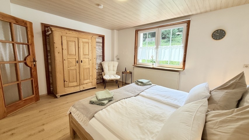 gemütliches Schlafzimmer zur Bachseite