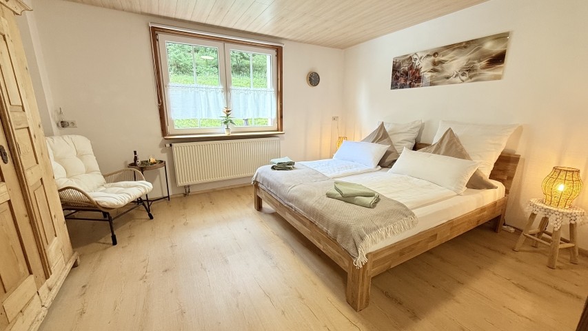 gemütliches Schlafzimmer zur Bachseite