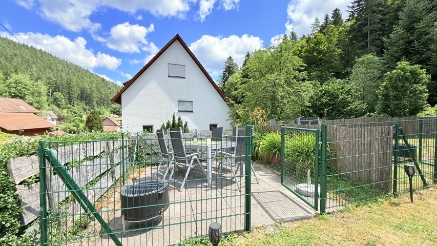umzäunte Esstischgruppe