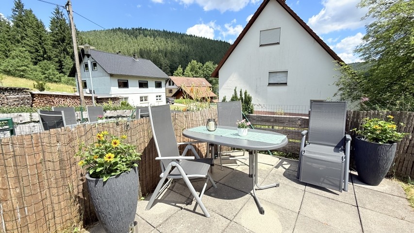 einegzäunter Gartenbereich ideal fürs Tannenwipfel