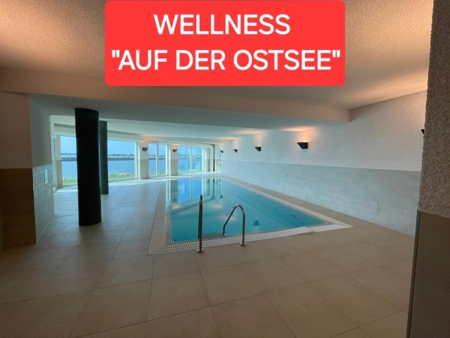 Hallenbad mit Meerblick