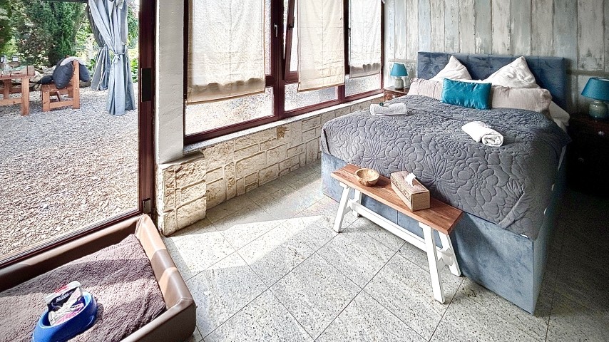 Schlafzimmer mit Gartenblick