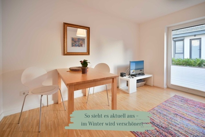 Esstisch im Wohnzimmer, auch hier folgen neue Bilder 
