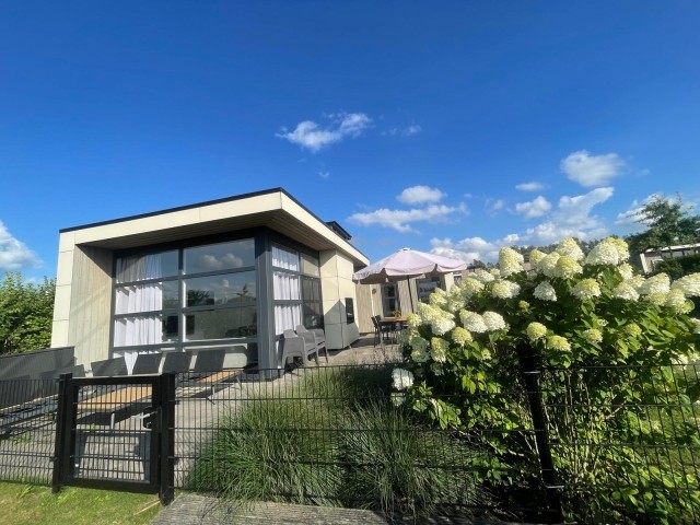 Neu: mit Zaun und Airco - unser Chalet Waterlijn