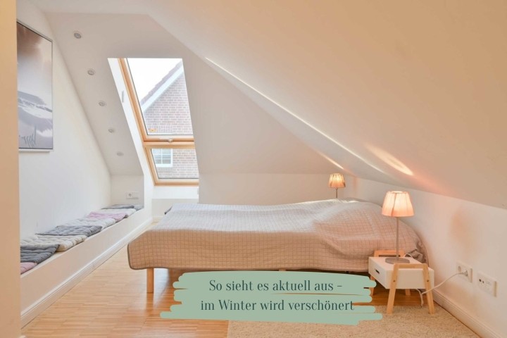 helle Schlafzimmer im OG mit Rolläden 