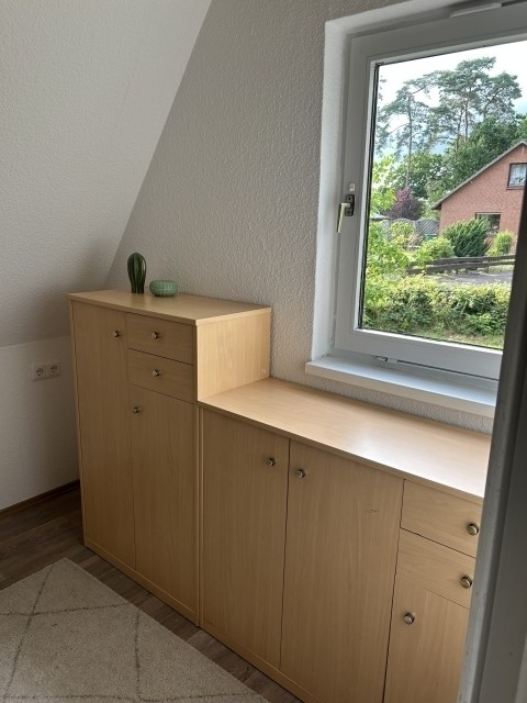 Viel Stauraum im Durchgangszimmer