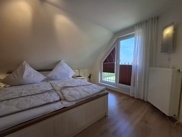Schlafzimmer mit Doppelbett