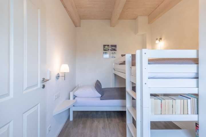 Schlafzimmer mit Hochbett  Schlafzimmer mit Hochbett