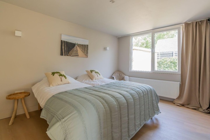 Schlafzimmer 2 mit 2 Einzel-Boxspringbetten (90x200)